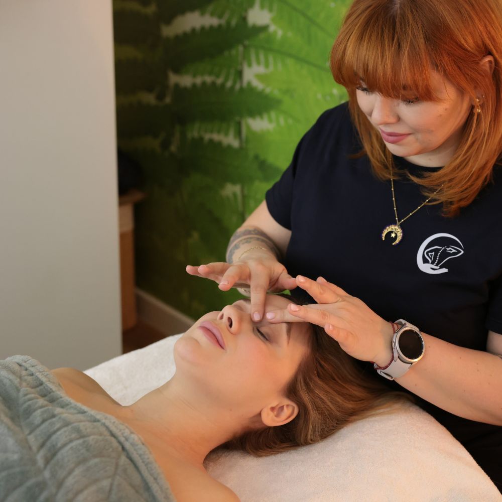 Delikatna terapia manualna twarzy
